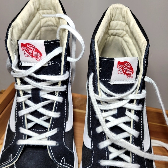 Vans Sk8-Hi sneakers in the classic Black/White color HIGH TOPS WMNS 8.5/MENS 7 - Picture 5 of 16